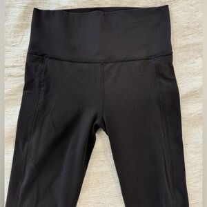 Vuori. Studio Pocket Legging. Women. Small. Side pockets. Black. Running.